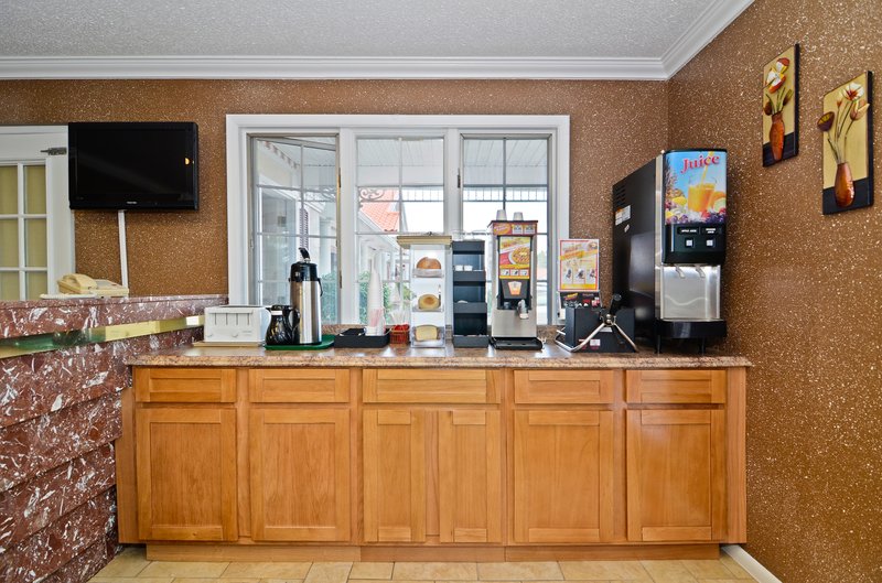 Americas Best Value Inn - Clarence, NY