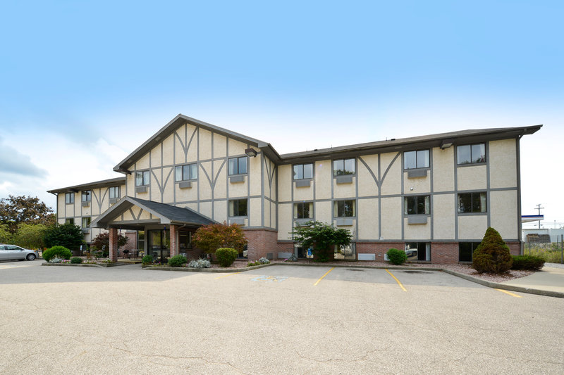 Americas Best Value Inn - Whitehall, MI