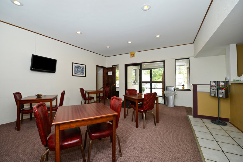 Americas Best Value Inn - Whitehall, MI