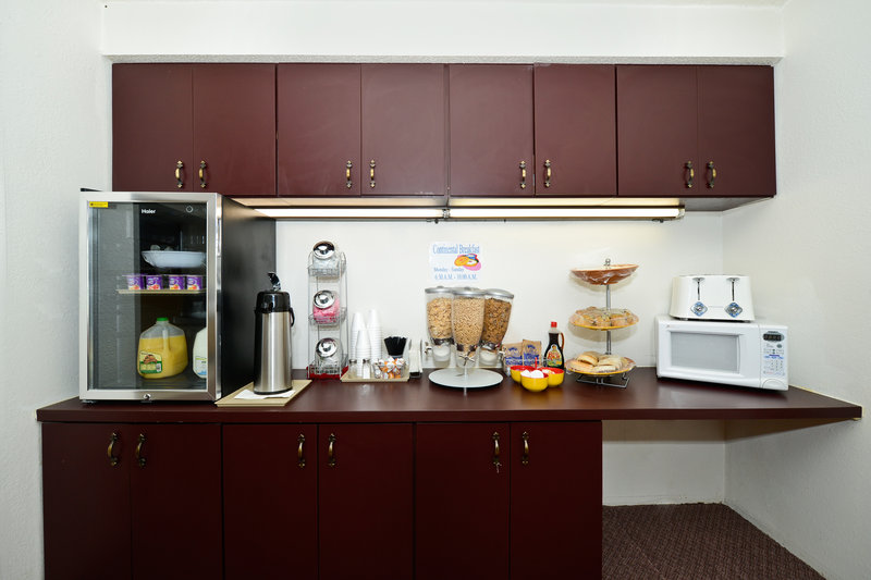 Americas Best Value Inn - Whitehall, MI