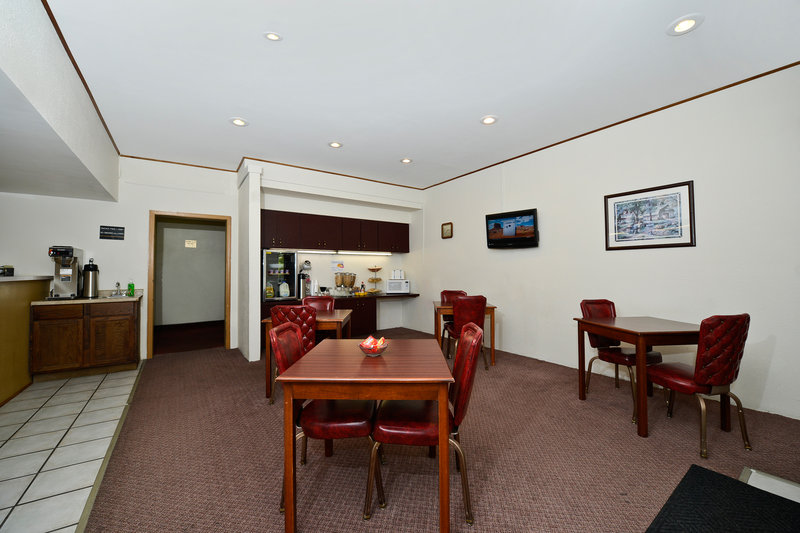 Americas Best Value Inn - Whitehall, MI