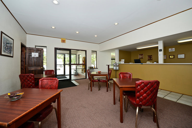 Americas Best Value Inn - Whitehall, MI