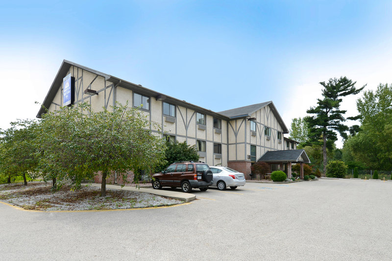 Americas Best Value Inn - Whitehall, MI