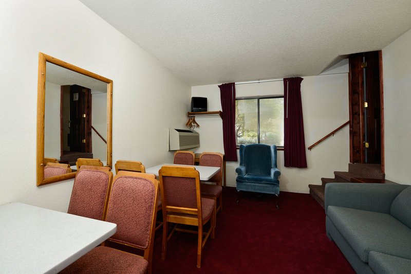 Americas Best Value Inn - Whitehall, MI
