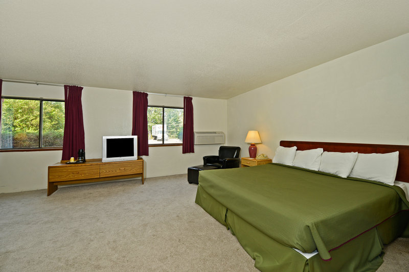 Americas Best Value Inn - Whitehall, MI