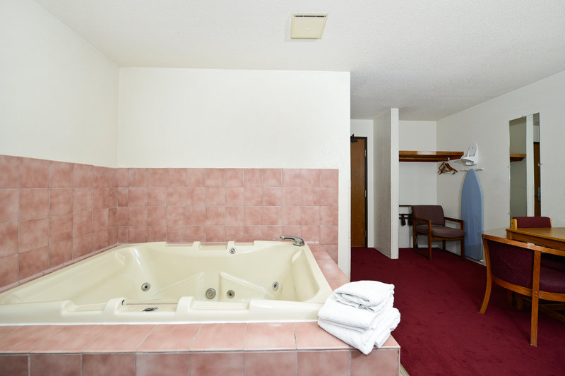 Americas Best Value Inn - Whitehall, MI