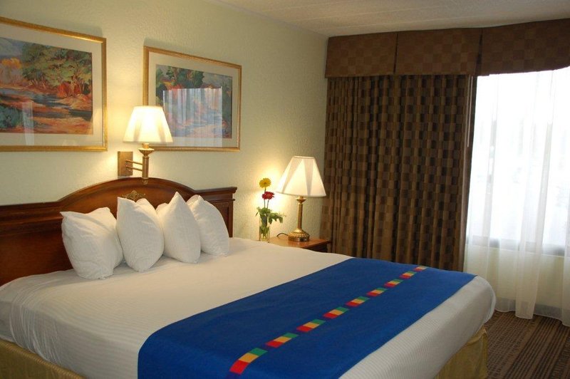 Park Inn By Radisson, Sharon, PA - West Middlesex, PA