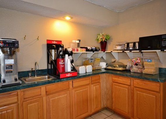 Rodeway Inn - Olathe, KS