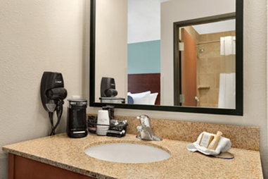 Baymont Minot - Lawrenceburg, TN