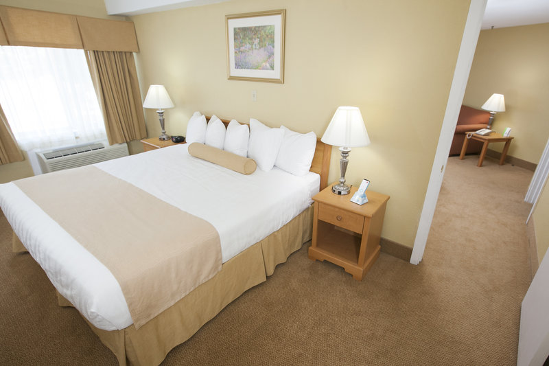 BEST WESTERN PLUS Windjammer Inn & Conference Center - South Burlington, VT