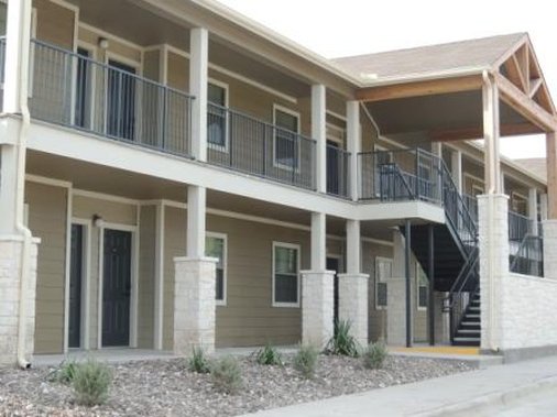 Eagles Den Suites - Carrizo Springs, TX