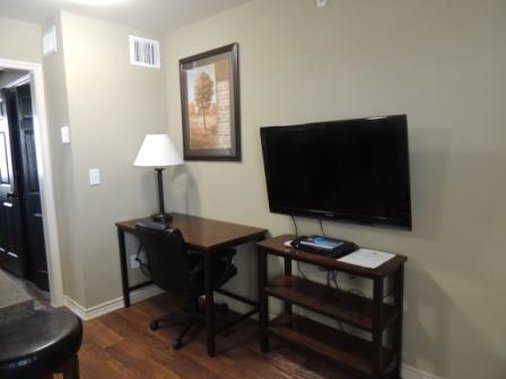 Eagles Den Suites - Carrizo Springs, TX