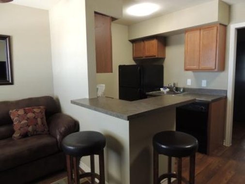 Eagles Den Suites - Carrizo Springs, TX