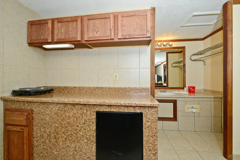 Econo Lodge - Warren, MI