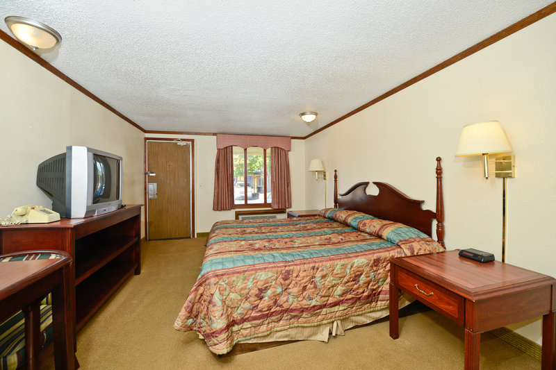 Econo Lodge - Warren, MI