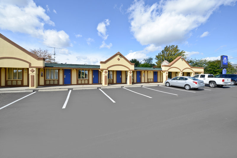 Econo Lodge - Warren, MI