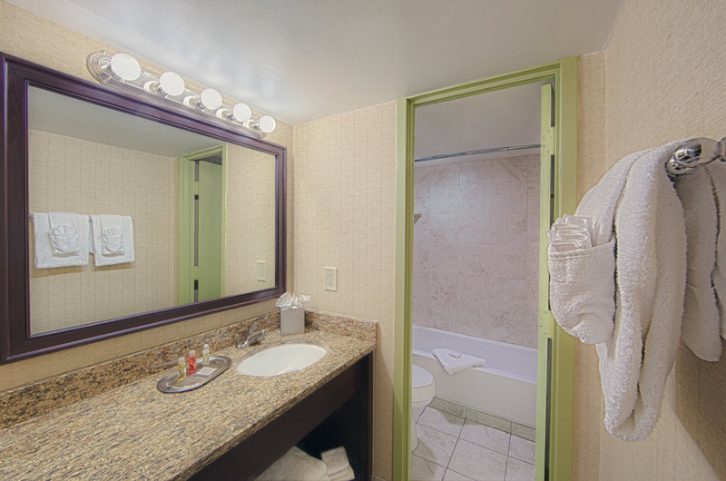 Beach Quarters Resort Rsrvtns - Virginia Beach, VA