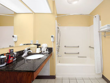 Baymont By Wyndham Kingsland - Kingsland, GA