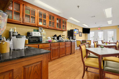 Baymont Inn & Suites Waycross - Waycross, GA