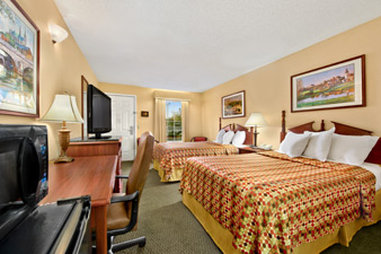 Baymont Inn & Suites Waycross - Waycross, GA