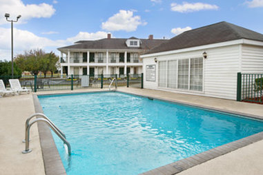 Baymont Inn & Suites Waycross - Waycross, GA