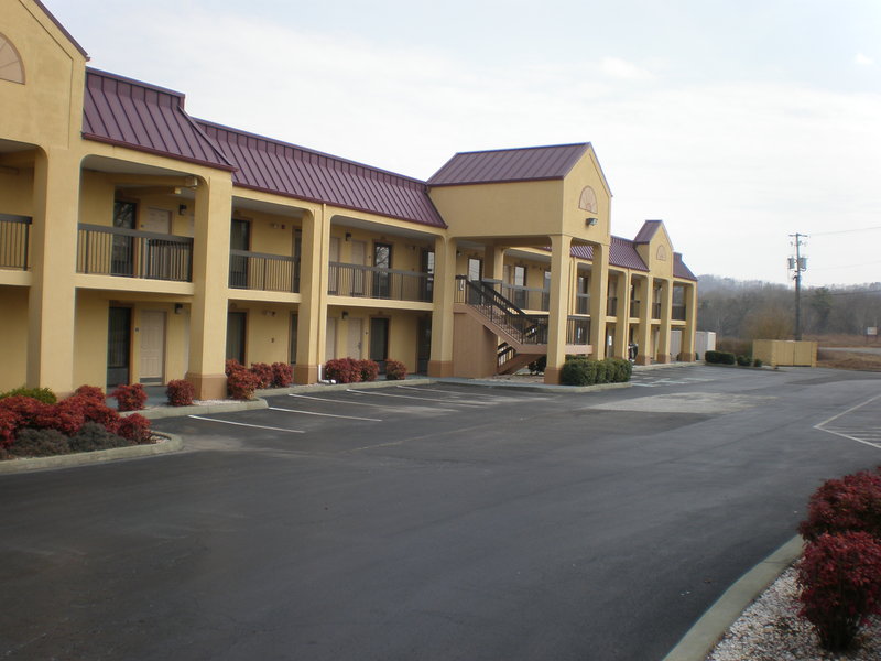 Red Roof Inn & Suites Clinton - Clinton, TN