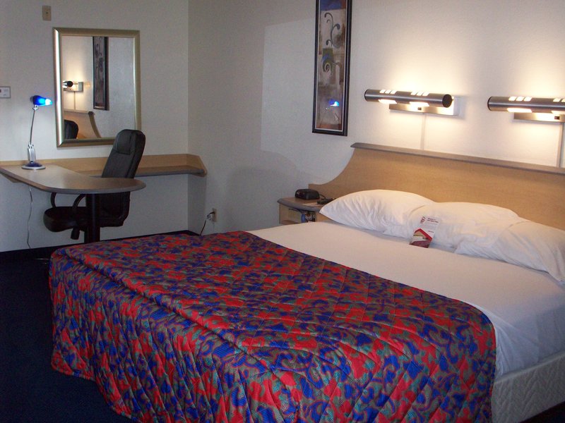 Red Roof Inn Palm Springs-Thousand Palms - Thousand Palms, CA