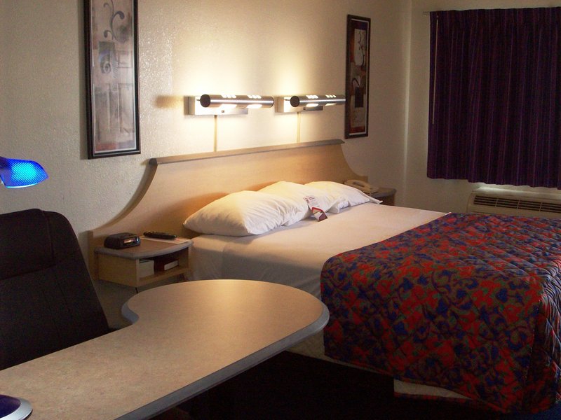 Red Roof Inn Palm Springs-Thousand Palms - Thousand Palms, CA