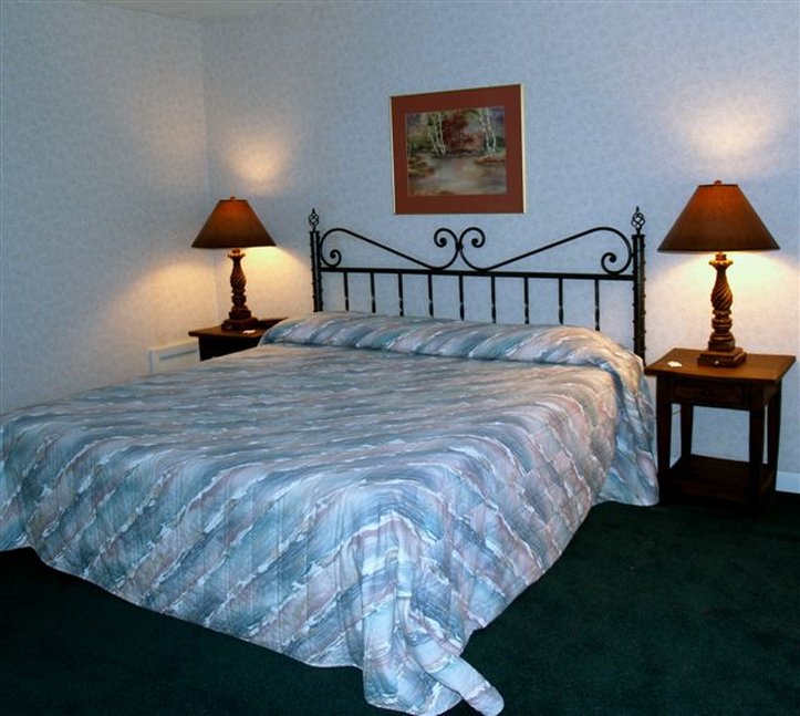 Village Green Resort - Cottage Grove, OR