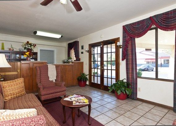 Rodeway Inn - Lawrenceburg, TN