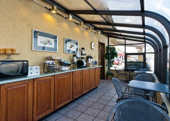 Rodeway Inn - Lawrenceburg, TN