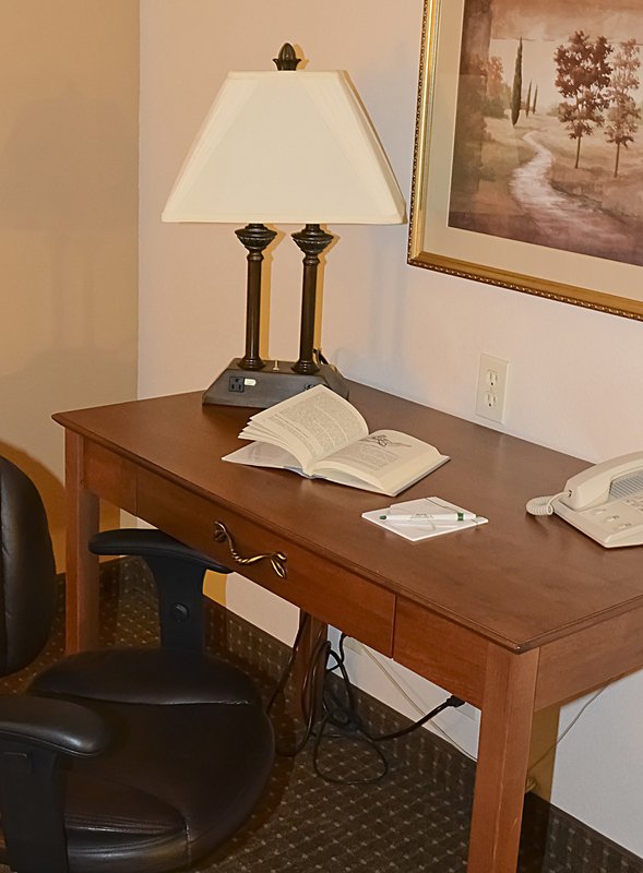 Expressway Suites - Fargo, ND