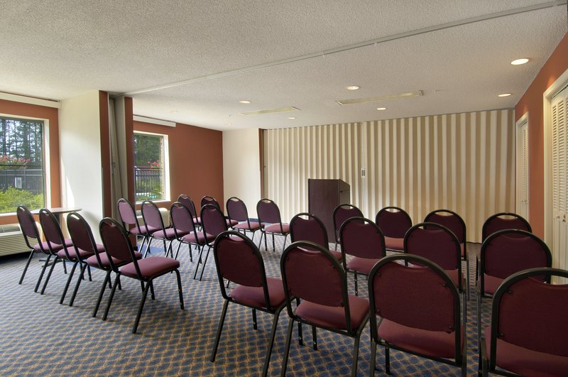 Red Roof Inn & Suites Savannah Airport - Pooler, GA