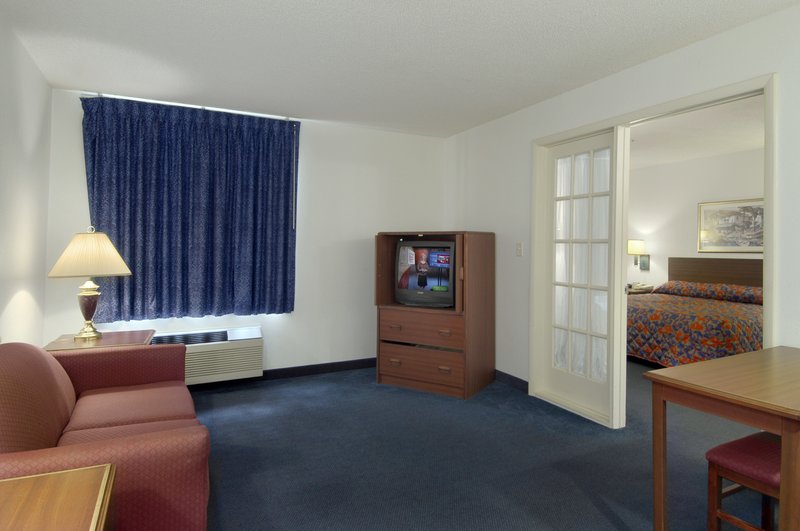 Red Roof Inn & Suites Savannah Airport - Pooler, GA