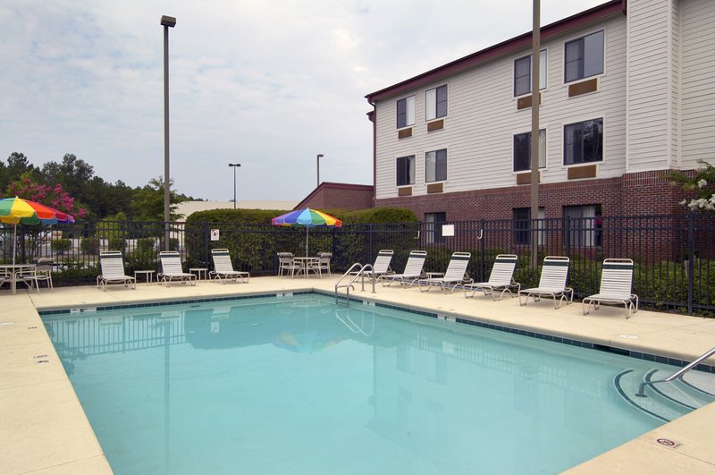 Red Roof Inn & Suites Savannah Airport - Pooler, GA