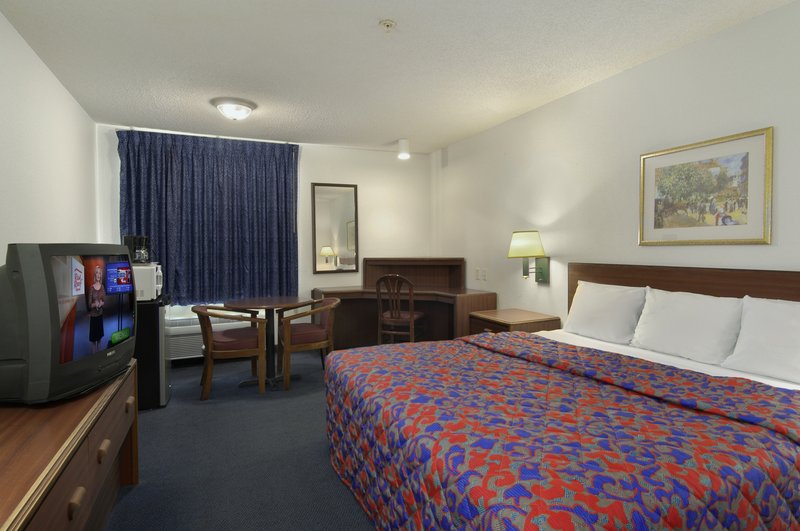 Red Roof Inn & Suites Savannah Airport - Pooler, GA