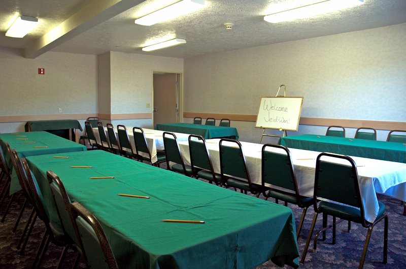 Rodeway Inn & Suites - Sublimity, OR