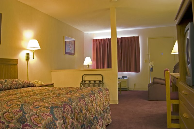 Harrisonville Inn And Suites - Harrisonville, MO