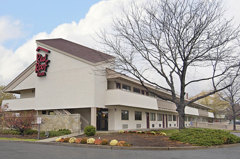 Red Roof Plus+ Philadelphia Airport - Essington, PA