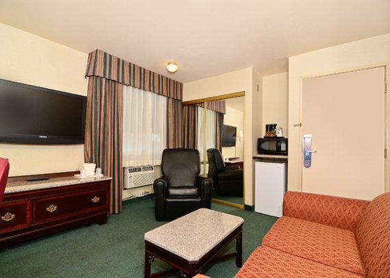 Quality Inn & Suites - Walnut, CA