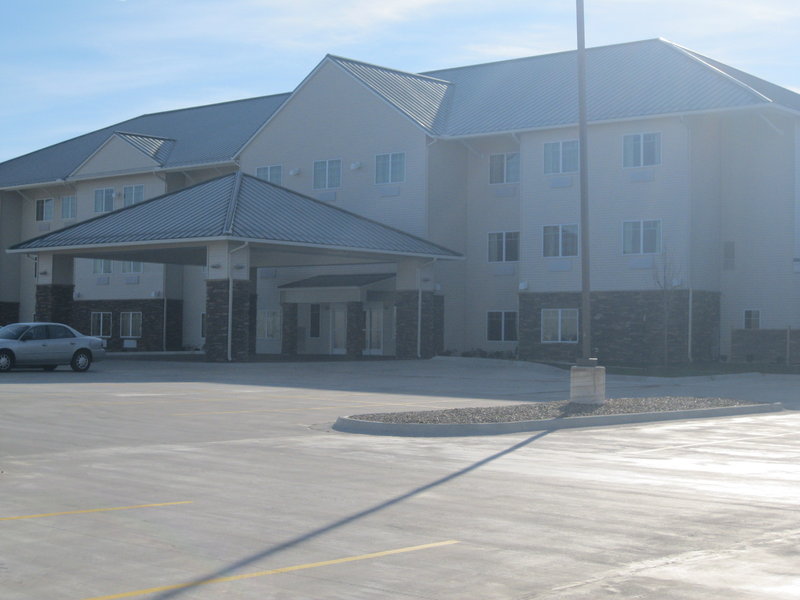 BEST WESTERN PLUS Green Mill Village Hotel & Suites - Arcola, IL