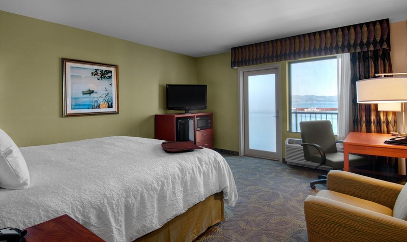 Hampton Inn & Suites Astoria - Astoria, OR