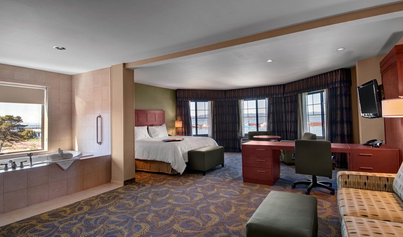 Hampton Inn & Suites Astoria - Astoria, OR
