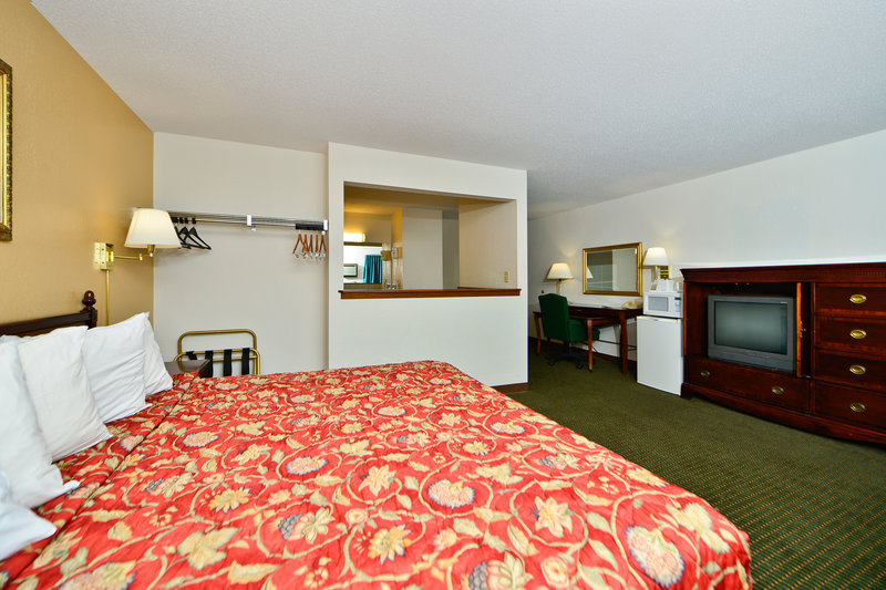 Americas Best Value Inn - Clearwater, MN