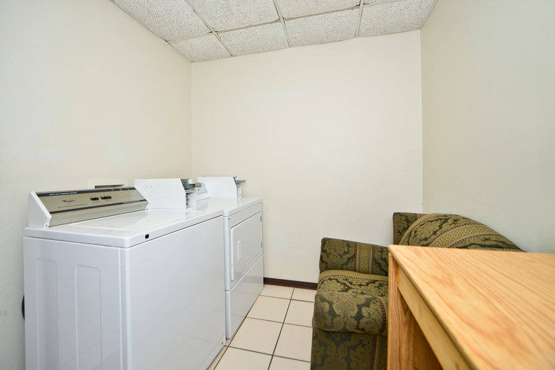 Americas Best Value Inn - Clearwater, MN