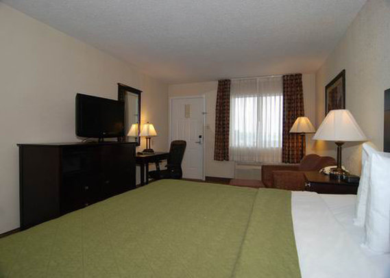 Quality Inn - Russellville, AR