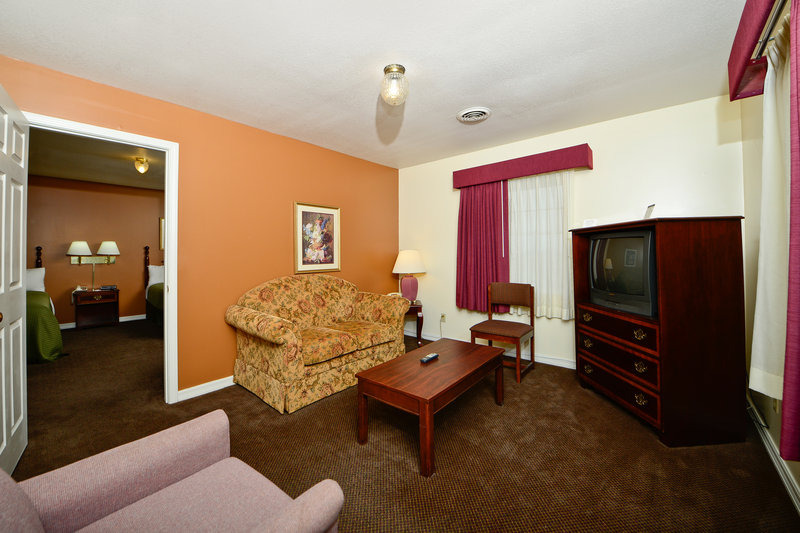 Americas Best Value Inn & Suites - Sikeston, MO