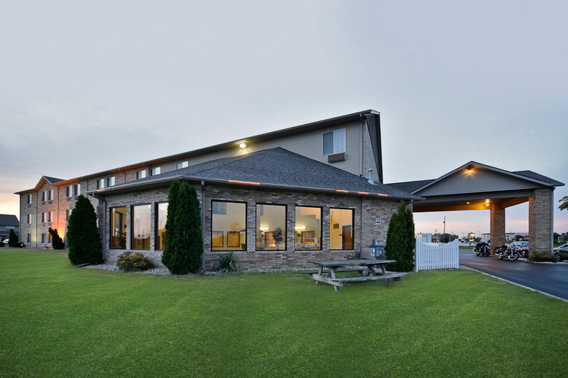 BEST WESTERN PLUS Howe Inn - Howe, IN