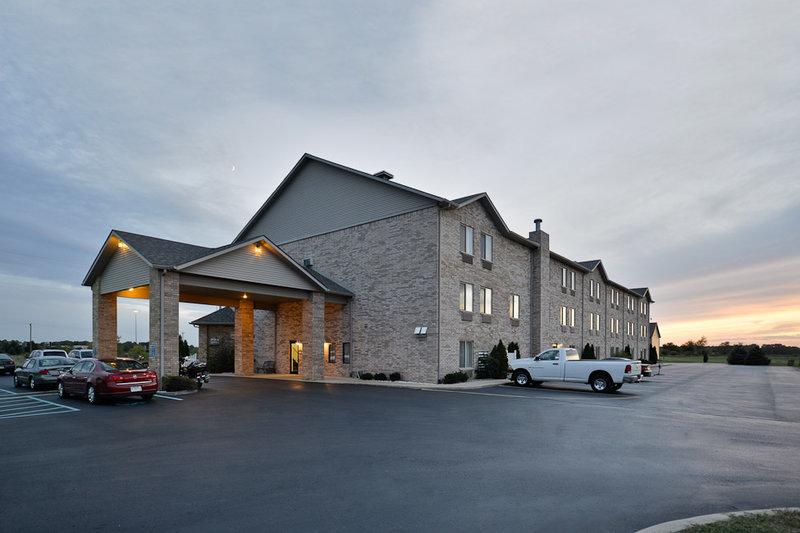 BEST WESTERN PLUS Howe Inn - Howe, IN