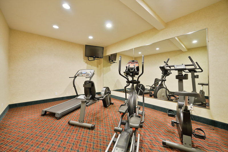 BEST WESTERN PLUS Howe Inn - Howe, IN